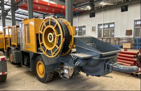 Robot spruzzatore flessibile per calcestruzzo proiettato ad alta resa per condotte